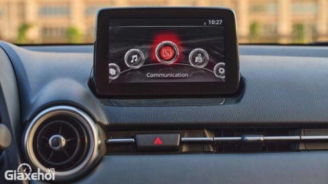 Mazda 2 Sport có màn hình cảm ứng 7 inch có hệ thống Mazda Connect hiện đại cùng đầu DVD, 4 – 6 loa âm thanh.