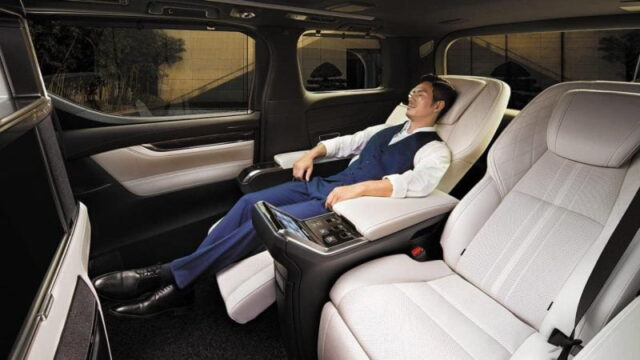 Lexus LM 350 4 chỗ