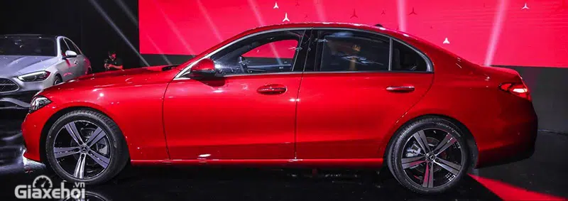 Mercedes C200 Avantgarde Plus 2023: Giá bán tại đại lý, Ưu đãi cập nhật mới nhất
