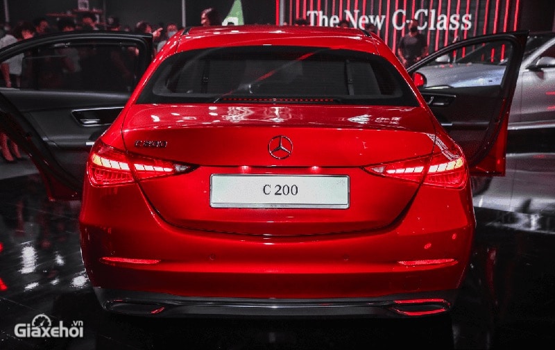 Mercedes C200 Avantgarde Plus 2023: Giá bán tại đại lý, Ưu đãi cập nhật mới nhất