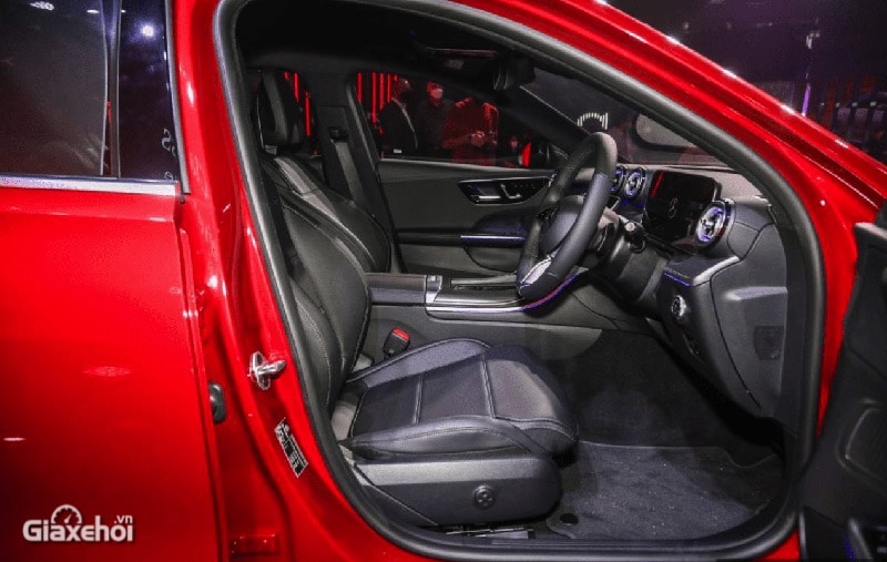 Mercedes C200 Avantgarde Plus 2023: Giá bán tại đại lý, Ưu đãi cập nhật mới nhất