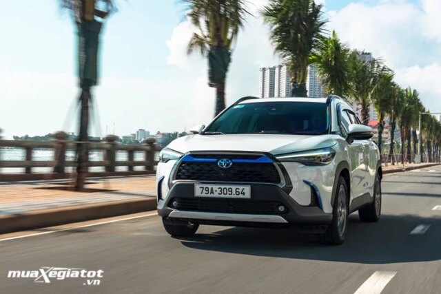 Xe Toyota SUV 5 chỗ, 7 chỗ gầm cao bán tại Việt Nam: Giá xe kèm khuyến mãi
