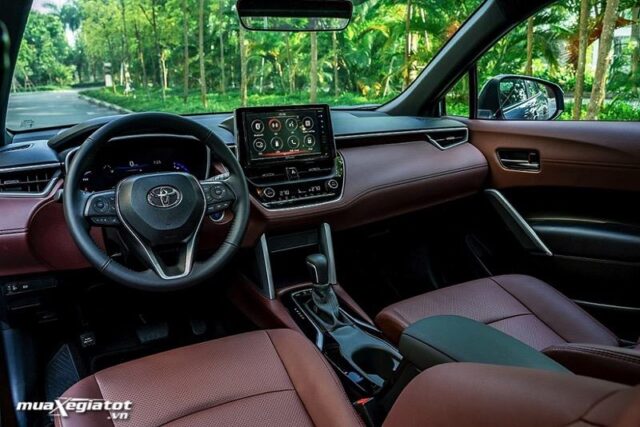 Xe Toyota SUV 5 chỗ, 7 chỗ gầm cao bán tại Việt Nam: Giá xe kèm khuyến mãi