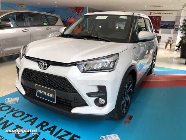 Xe Toyota SUV 5 chỗ, 7 chỗ gầm cao bán tại Việt Nam: Giá xe kèm khuyến mãi