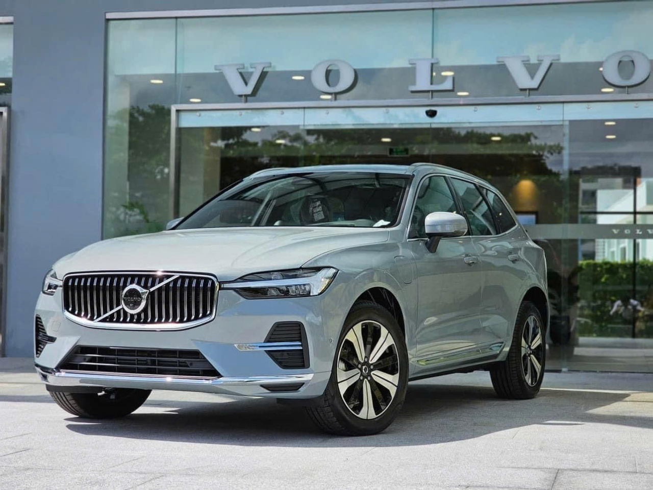 Volvo XC60 Plug-in Hybrid Ultra 2025: Giá lăn bánh Ưu Đãi, Thông số kỹ thuật, Trả góp